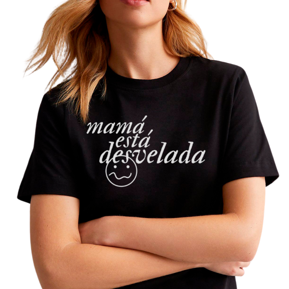 Playera Mamá está desvelada